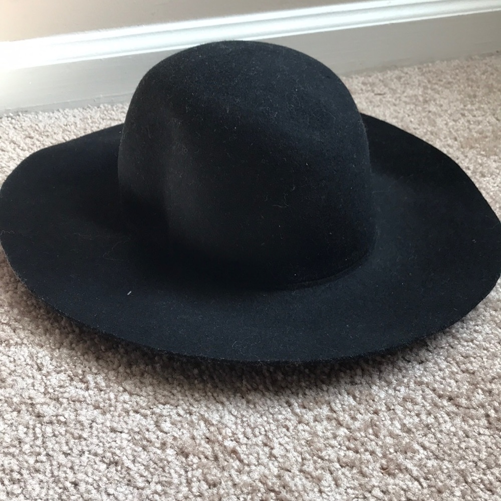 Black vintage floppy hat from Aldo